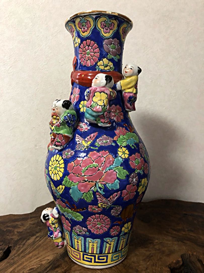 中国美術 多唐子 多彩草花蝶芭蕉扇紋 砂こうだい 花瓶 景徳鎮