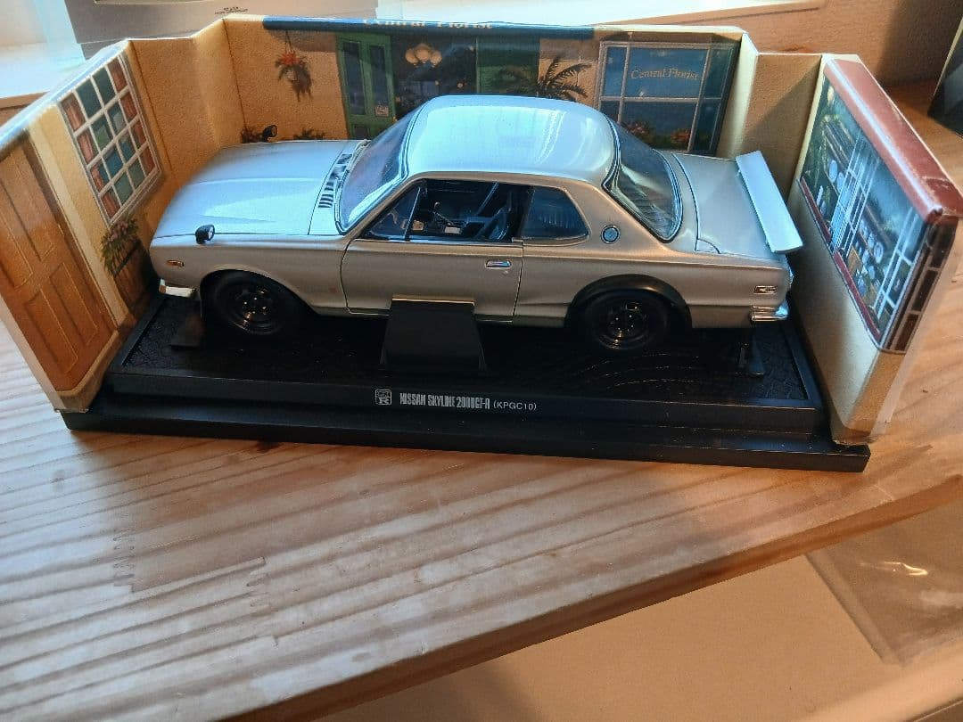ミニカー KYOSHO SKYLINE 2000GT-R 1:18 KPGC10