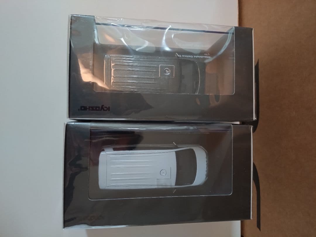 京商オリジナル　1/43 三菱 デリカ D:5 (グレー)（ホワイト）２台セット