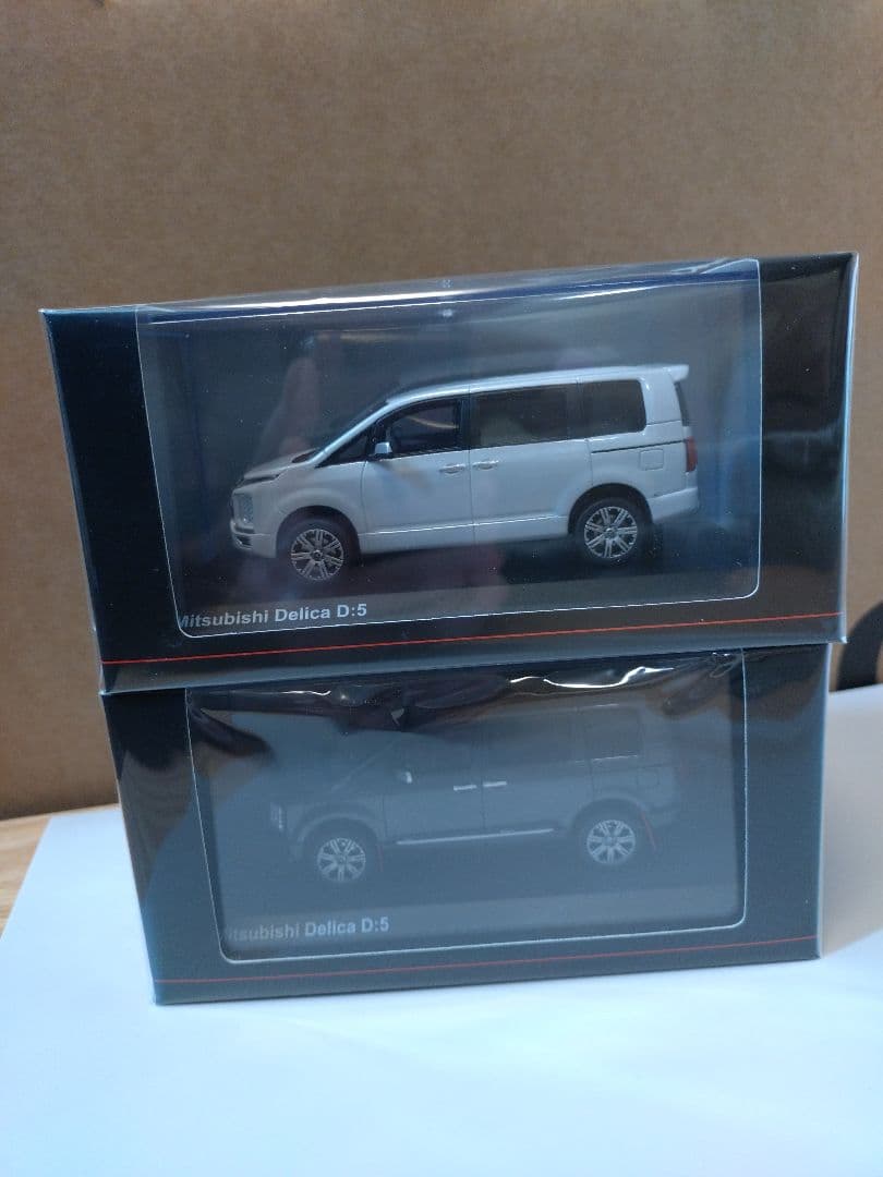 京商オリジナル　1/43 三菱 デリカ D:5 (グレー)（ホワイト）２台セット