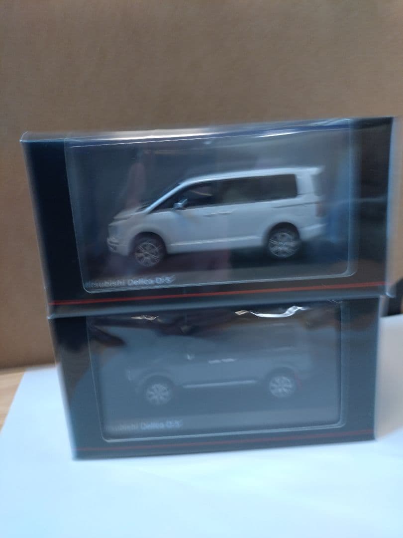 京商オリジナル　1/43 三菱 デリカ D:5 (グレー)（ホワイト）２台セット