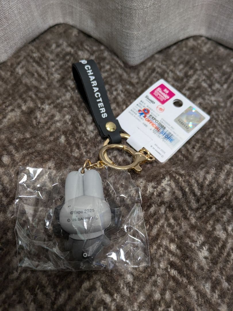 【３つ】サンリオミャクミャク 黒キーホルダー ハンギョドン マイメロ シナモン