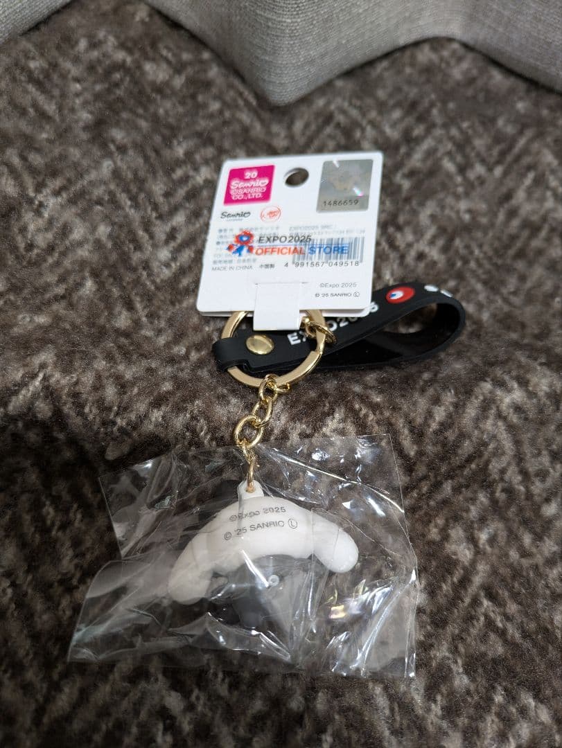 【３つ】サンリオミャクミャク 黒キーホルダー ハンギョドン マイメロ シナモン