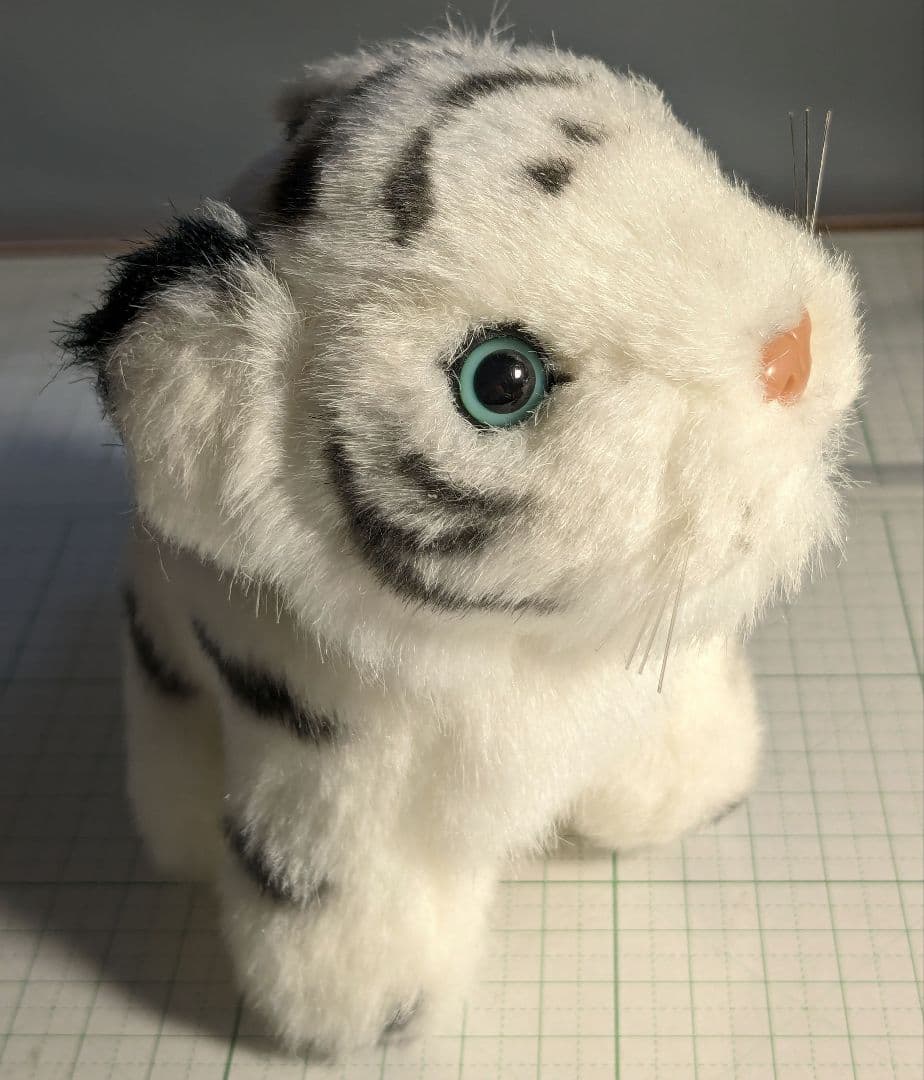 レア　ホワイトタイガー　赤ちゃん　ぬいぐるみ