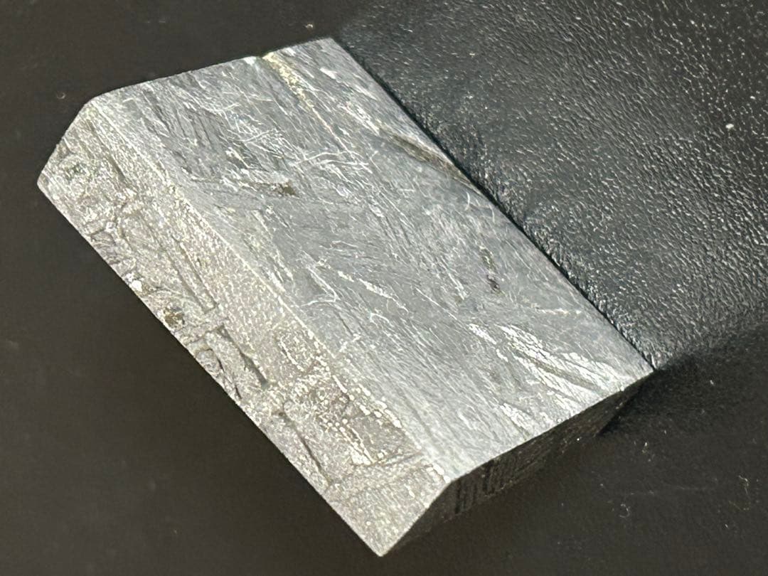 ウ*ル様 アルタイ鉄隕石。美しい四角形。約212.12g