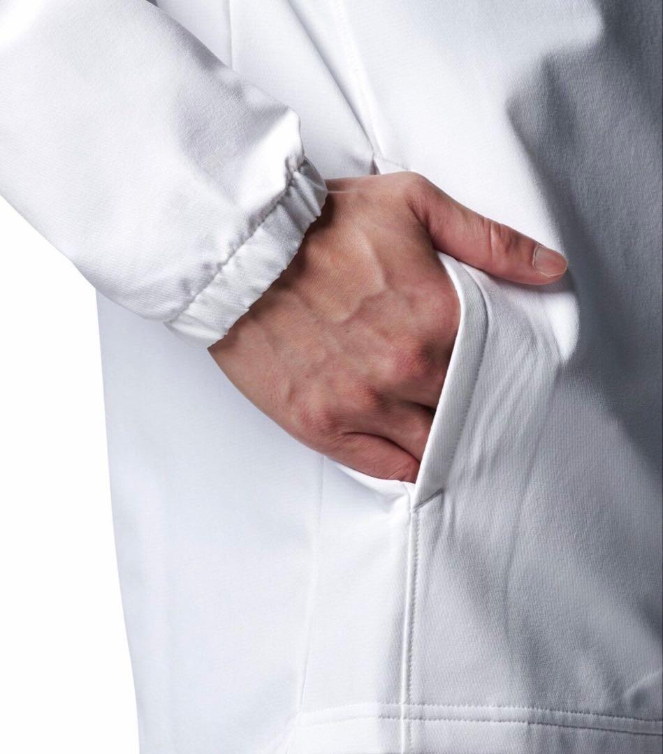 Under Armour ホワイト ウィンドブレーカー