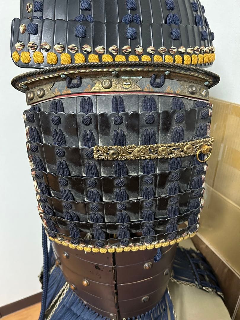 甲冑工房丸武製　紺糸威鉄錆笠鋲二枚胴具足　等身大