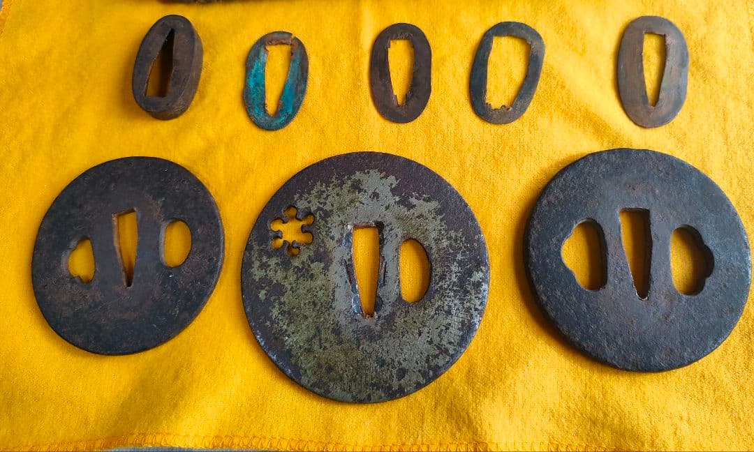 黒い刀の装飾品セット(刀身無し)