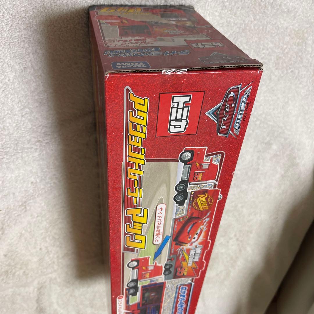 アクショントレーラー　マック　トミカ