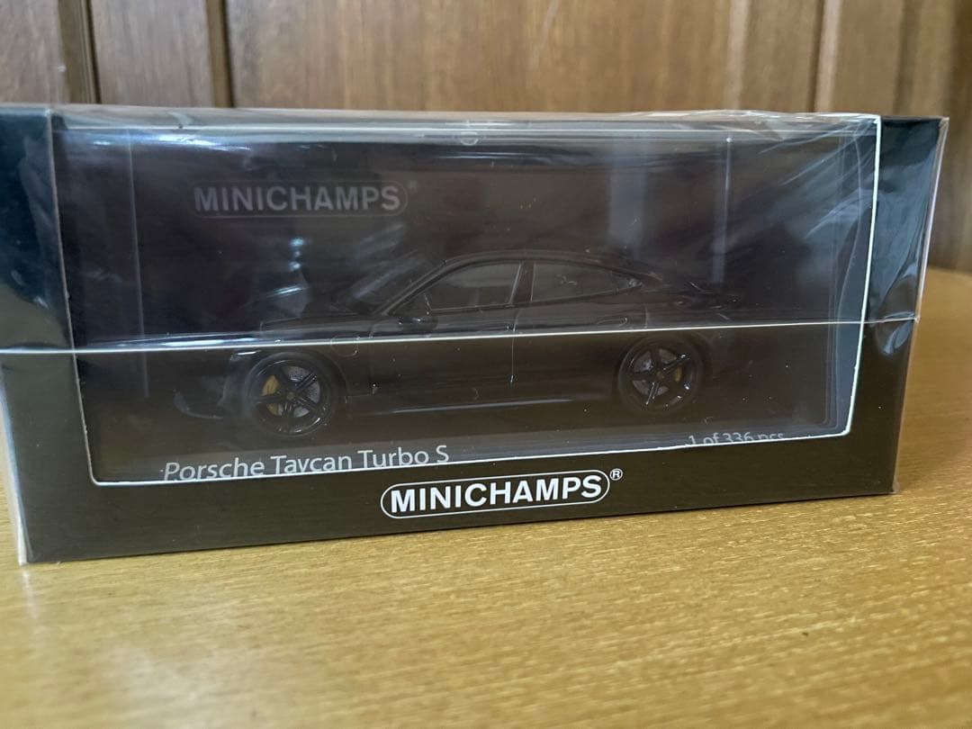 ミニカー MINICHAMPS Porsche Taycan Turbo S 1/43