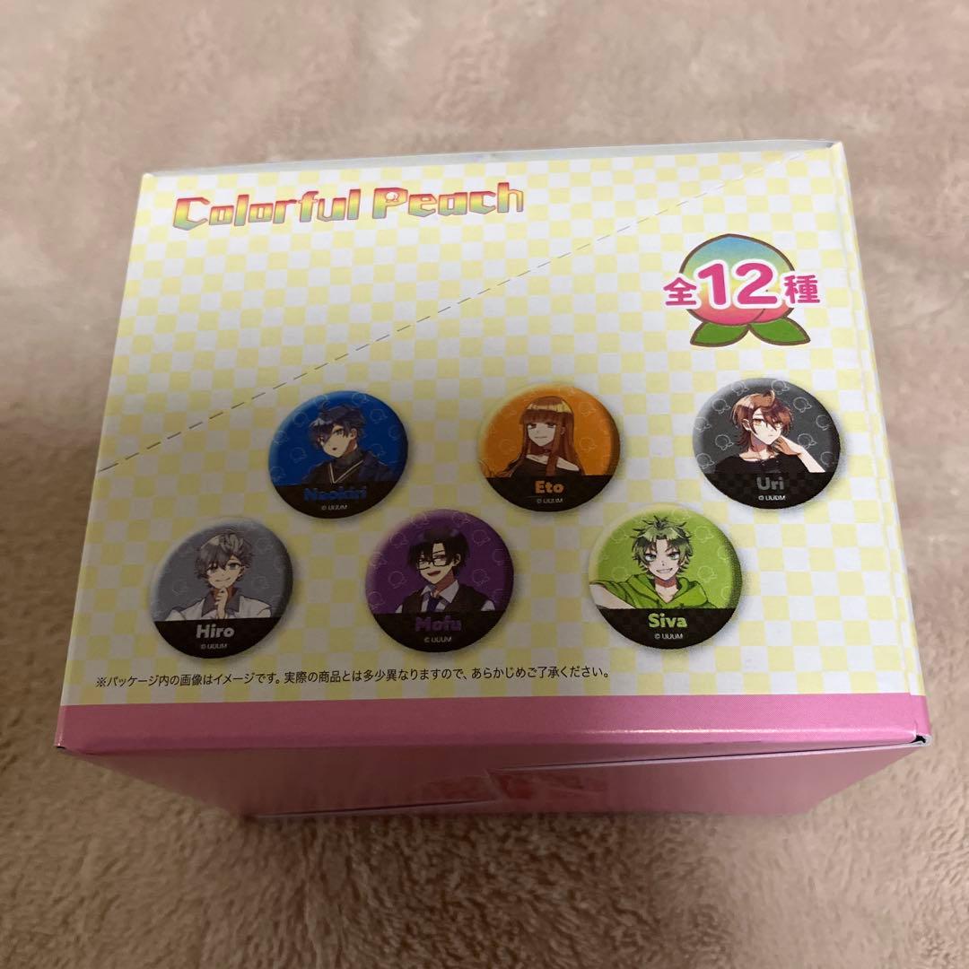 カラフルピーチ　メタル缶バッジ　BOX 未開封