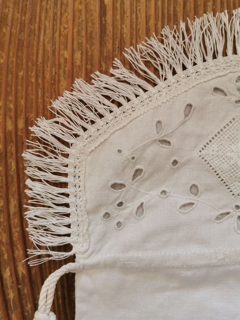 アンティーク 初聖体式 美しいアイレット白糸花刺繍 フリンジ付オモニエールバッグ