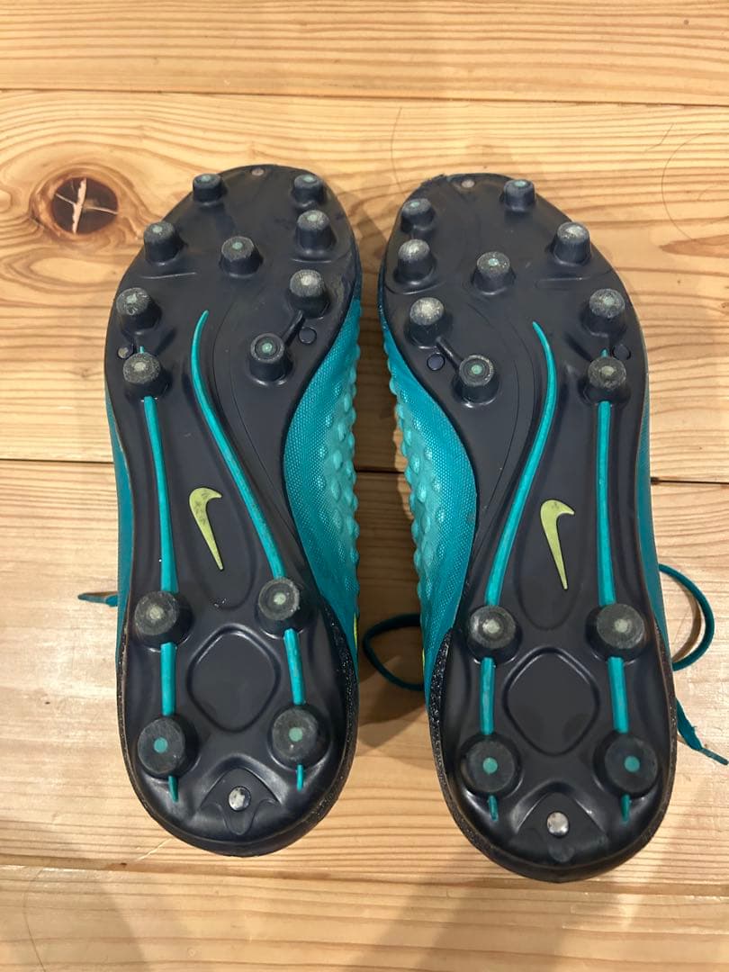 NIKEサッカースパイク マジスタハイカット