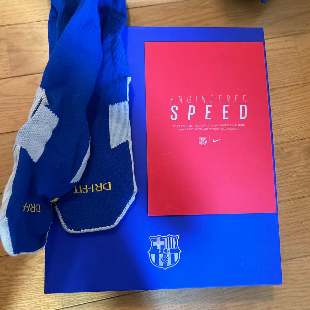 メッシバルセロナスペイン公式ショップで購入しましたソックスもあります