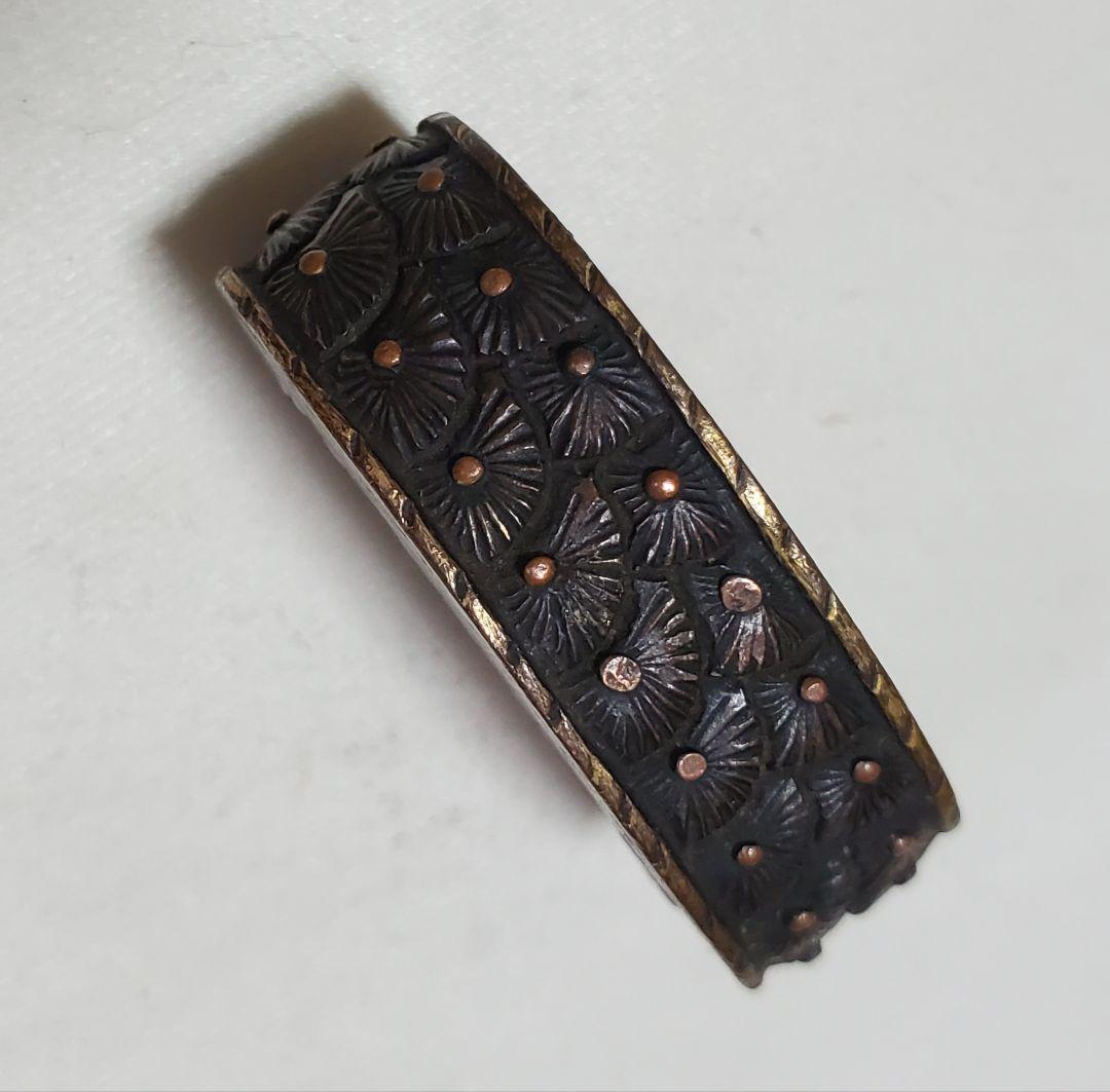 素晴らしい仕事の　縁金具　押合い菊の図　江戸時代