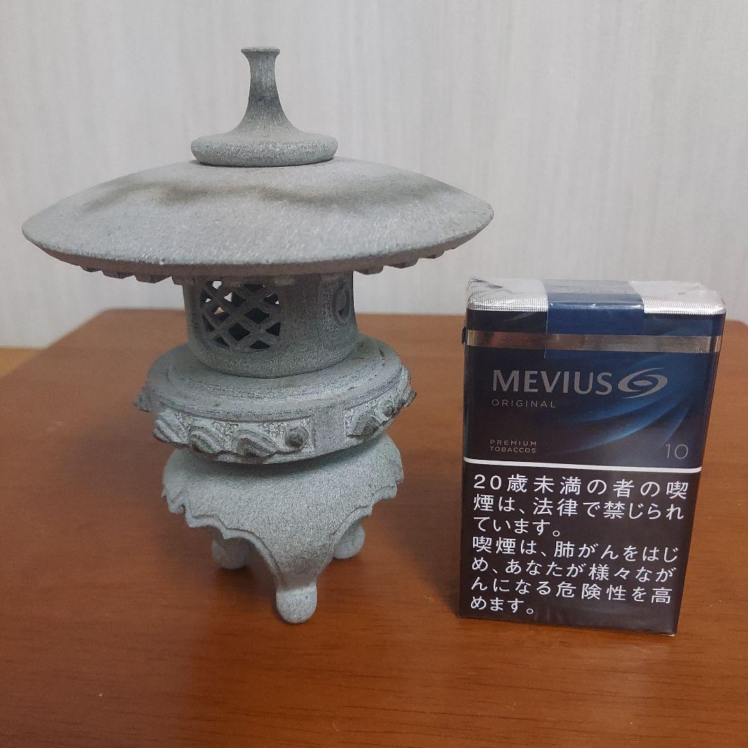 伝統的な灰色の日本燈籠 約15cm