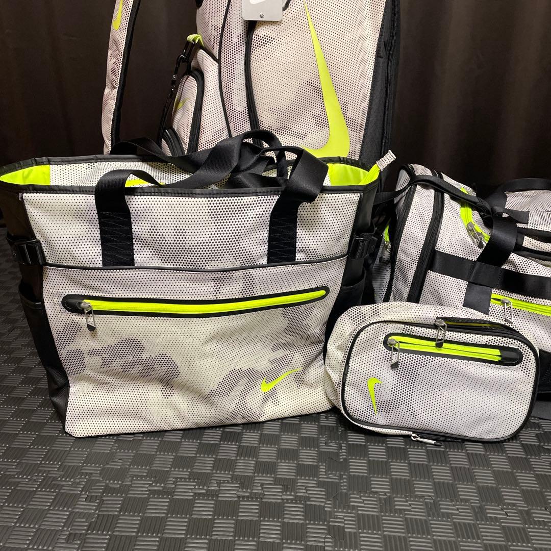 ナイキ　キャディバッグ　ボストンバッグ　新品アイアンカバー　新品ネームタグ付き