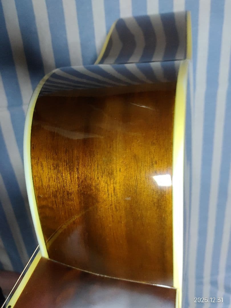 初心者用MORRISのドレッドノートタイプのフォークギターMD-507N美品です