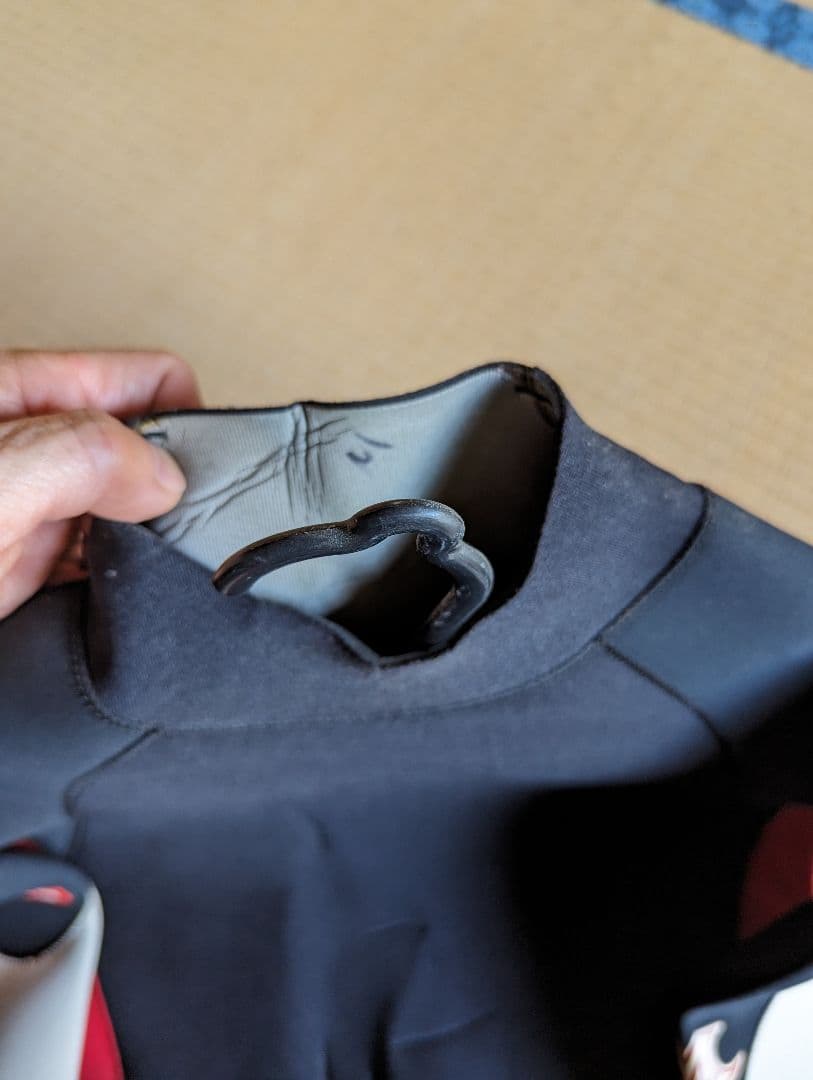 マーシャス　サーフィン　カヌー　保温スーツ　試着のみ　裏側アルミ色の保温素材