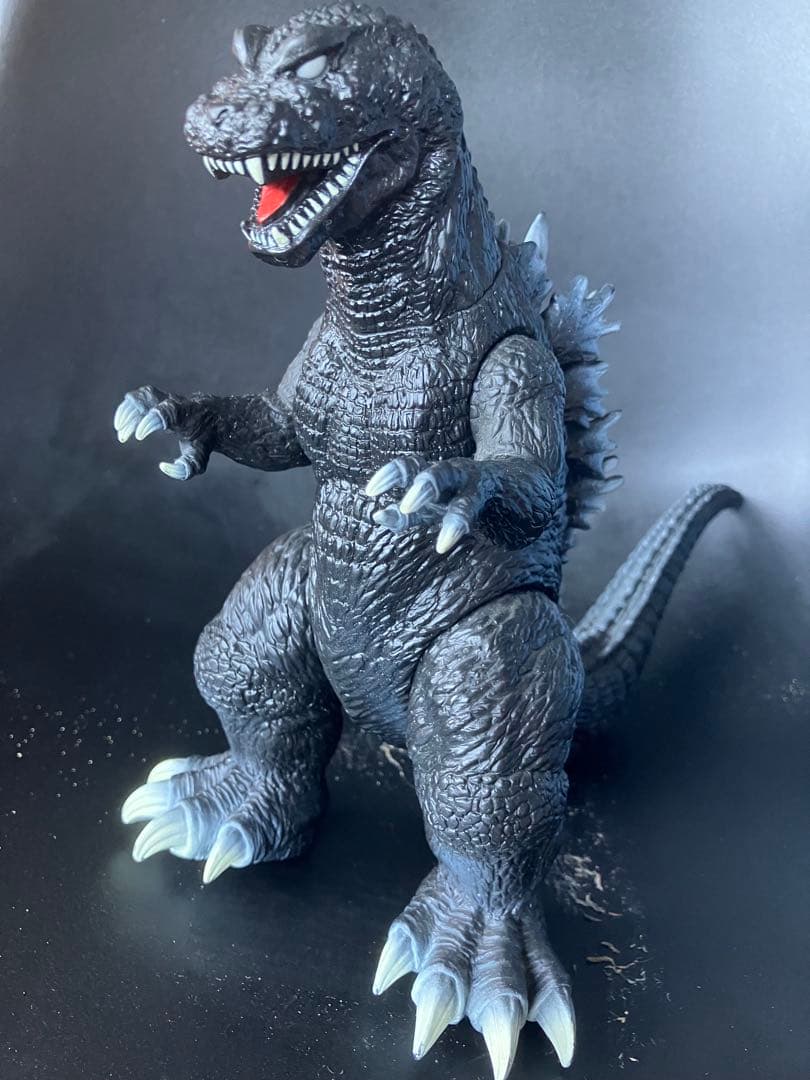 ゴジラ 2001・バンダイ　全長23センチ　美品