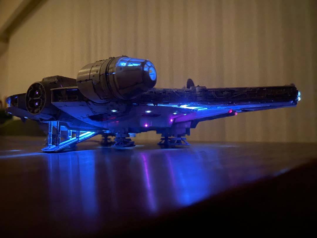 ミレニアム・ファルコン 1/144 LEDライト付き