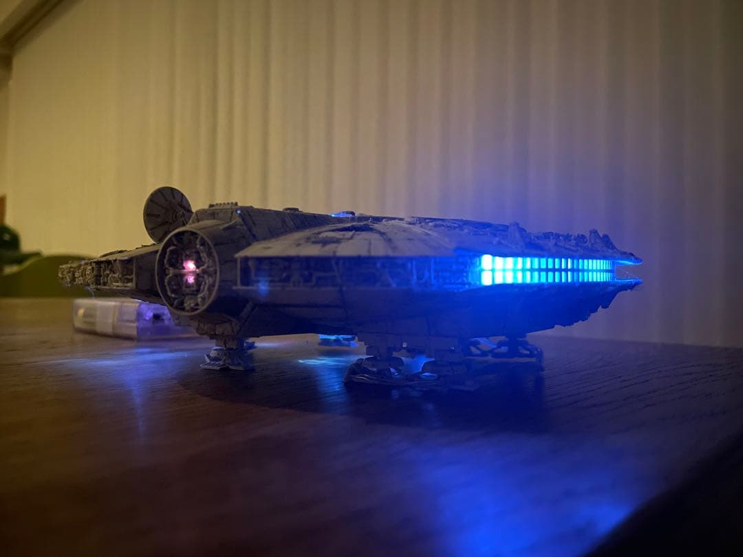 ミレニアム・ファルコン 1/144 LEDライト付き