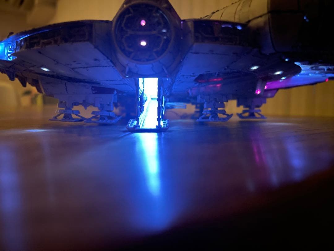 ミレニアム・ファルコン 1/144 LEDライト付き