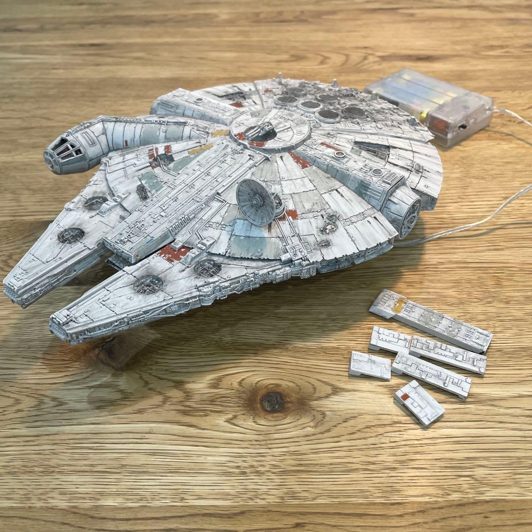 ミレニアム・ファルコン 1/144 LEDライト付き