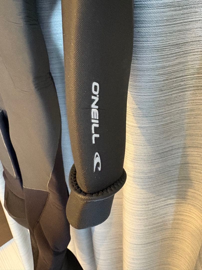 【新品】O'Neill セミドライスーツ MLBサイズ ブラック