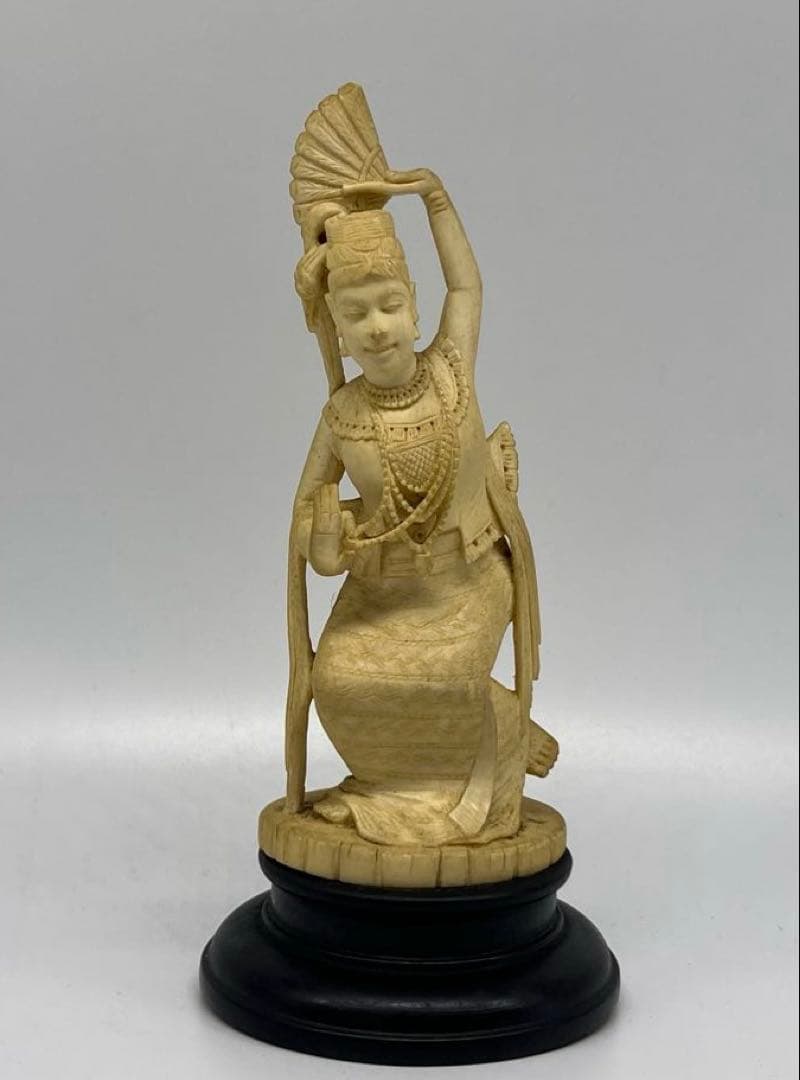 極上　人物　重さ；349g