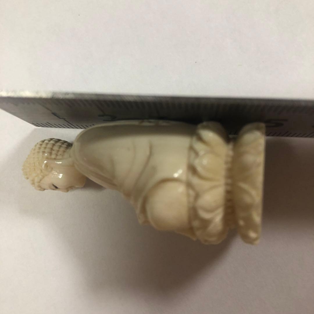 天然素材　観音様彫刻　仏像　置物　根付