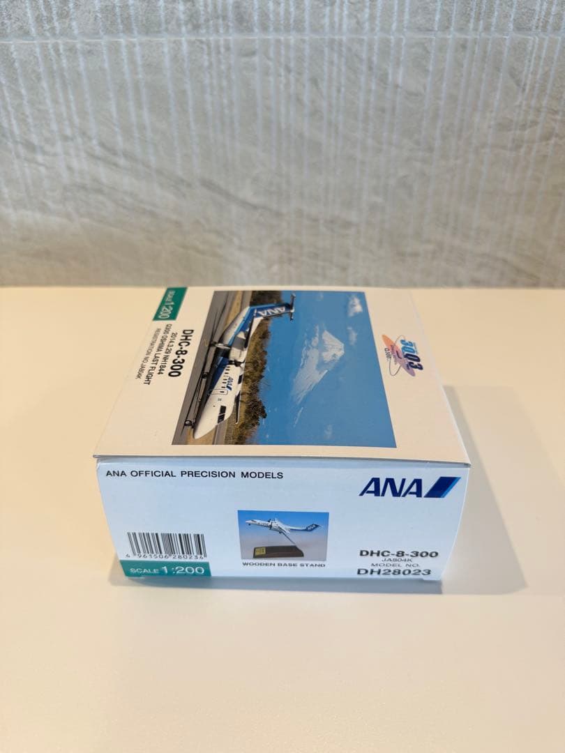 【新品未開封】全日空商事 1/200 ANA DHC-8-300 JA804K