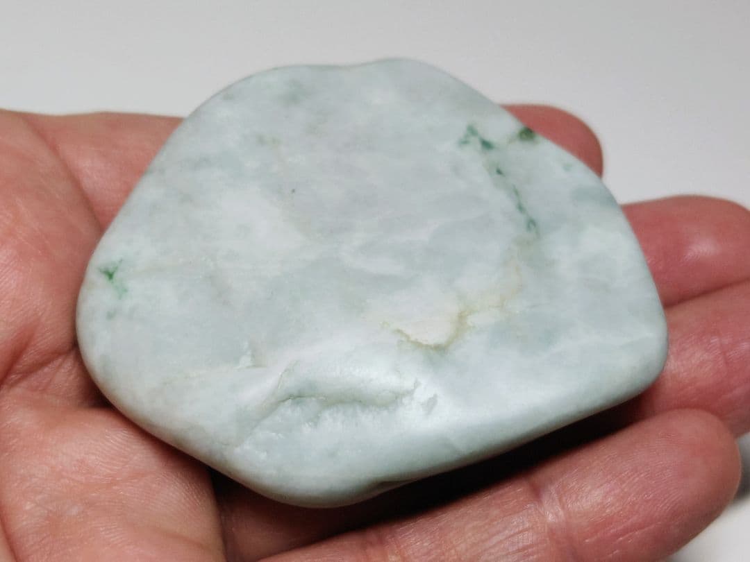 糸魚川158 翡翠 121g ヒスイ 原石 鑑賞石 自然石 誕生石 鉱物 鉱石