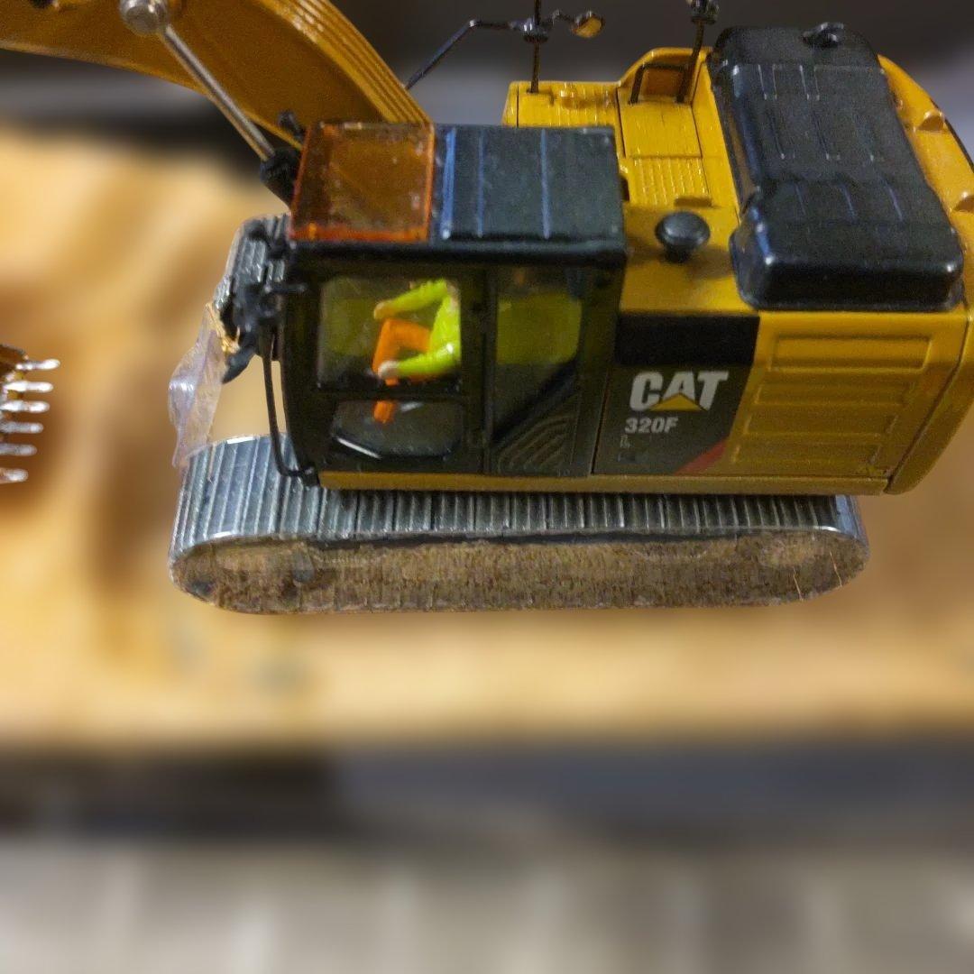 キャタピラー建機CAT 320F WEATHERED 1/50