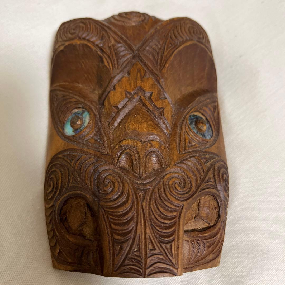 手彫り　マオリ族　お面　ニュージーランドの工芸品