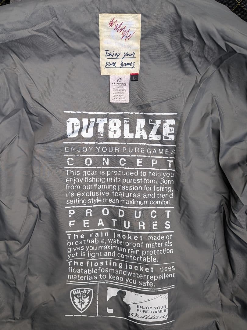 ダイワ DAIWA OUTBLAZE Lサイズ 迷彩防寒防水 フィッシングスーツ