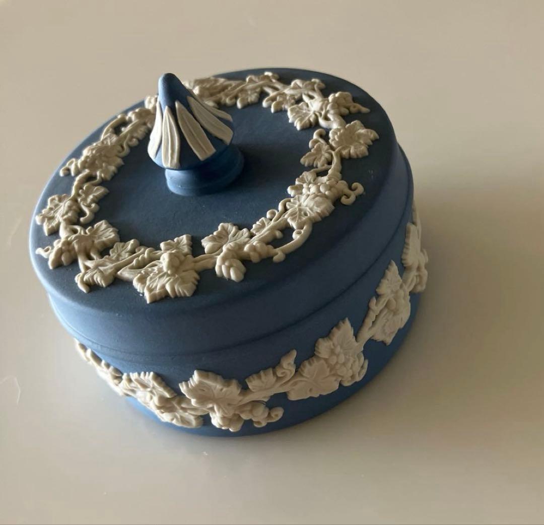 ウェッジウッド ジャスパーウェア 蓋付き小物入れ　ペールブルー