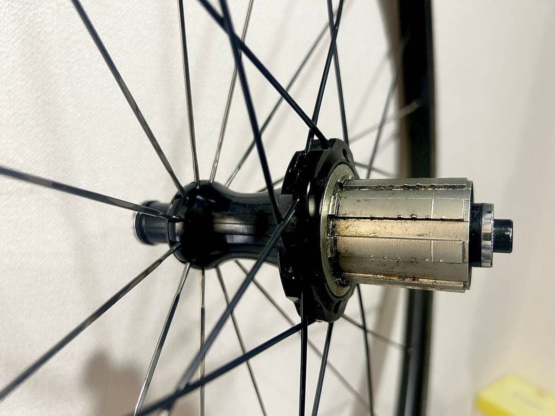 【カーボン製 完組ホイール】 軽量950g！クラック有チューブラータイヤ付