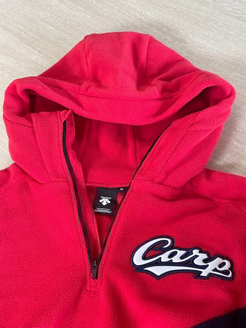 カープ×デサント　フリースパーカー