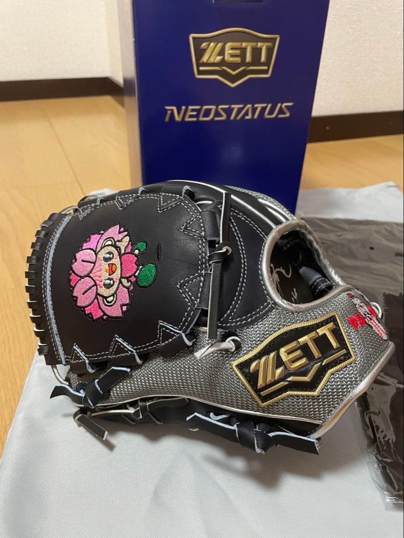 【超貴重】大瀬良大地サイン入りグローブ　サイン色紙付　おむらんちゃん　限定品