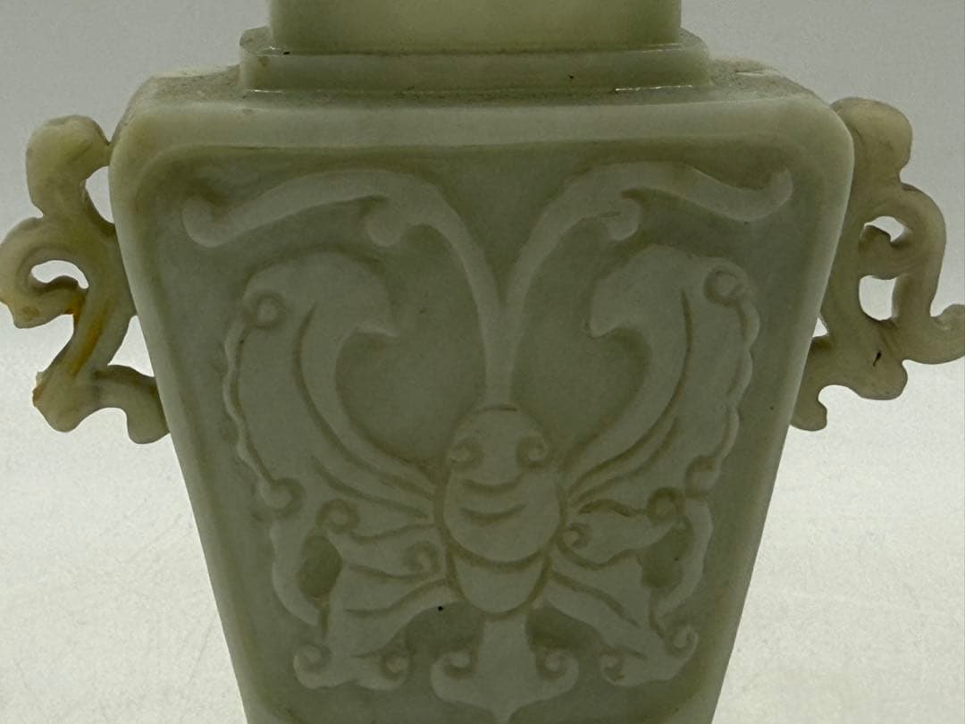 玉？　蝶彫扁瓶　306g 送料込み260117