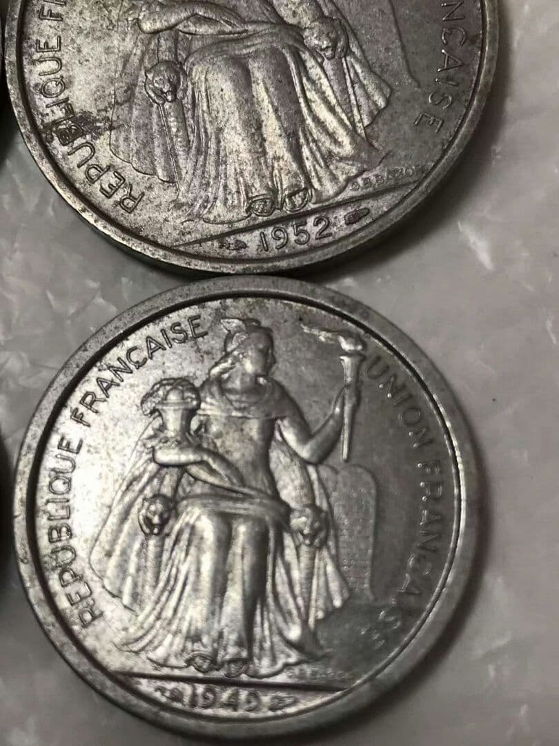 フランス1952年と1949年　２枚ずつ