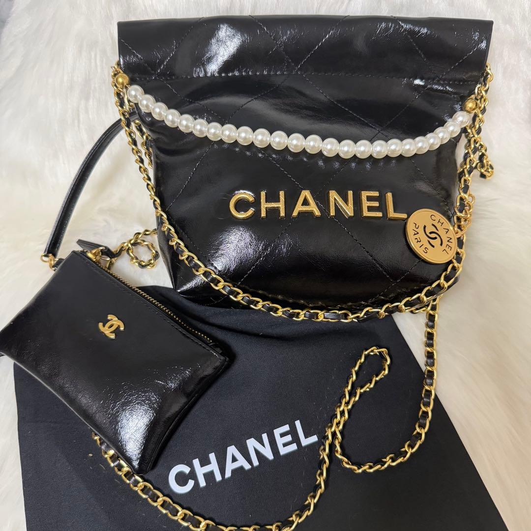 r*n様 CHANEL ノベルティ チェーンバッグ パール ポーチ付き