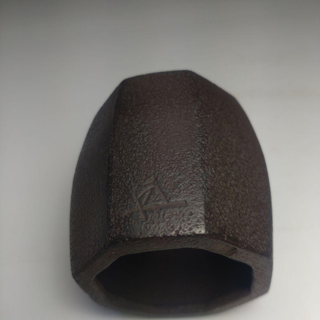 イ123 蓋置『14代　宮崎寒雉』『八角蓋置　鉄製』『不見斎ニ百会記念品』茶道具