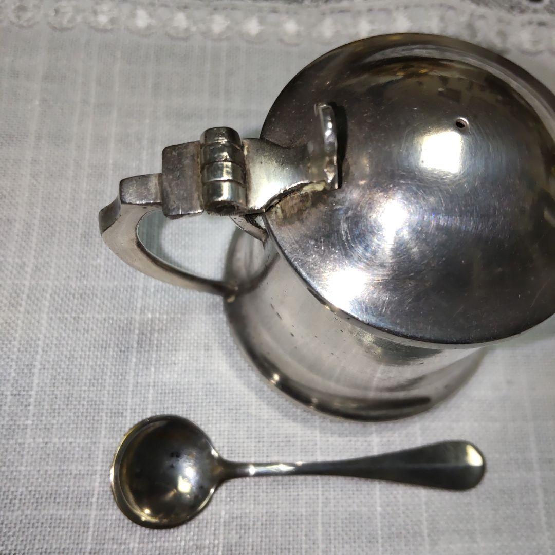 銀製小さなシュガー入れ