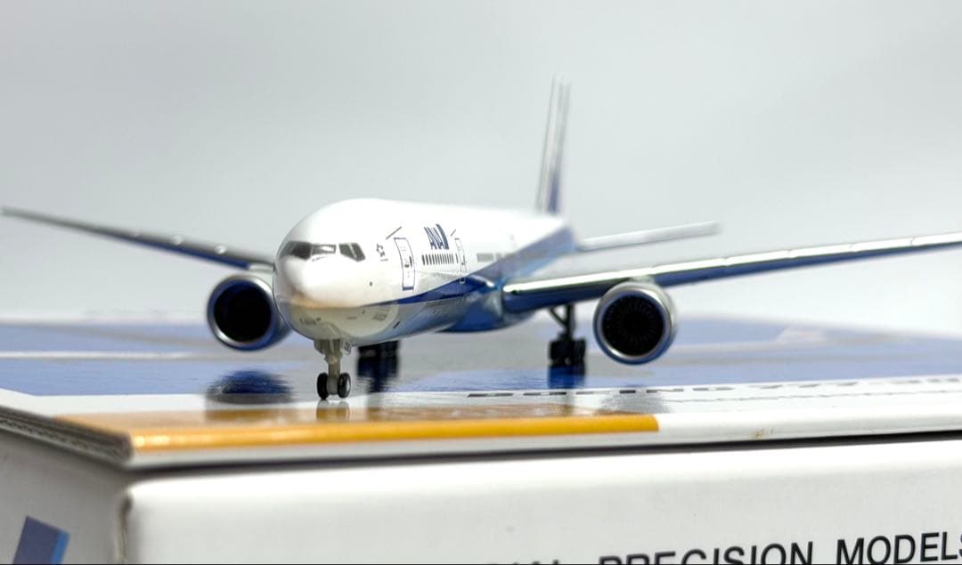 全日空商事 1/200 B777-300ER ANA NH40013