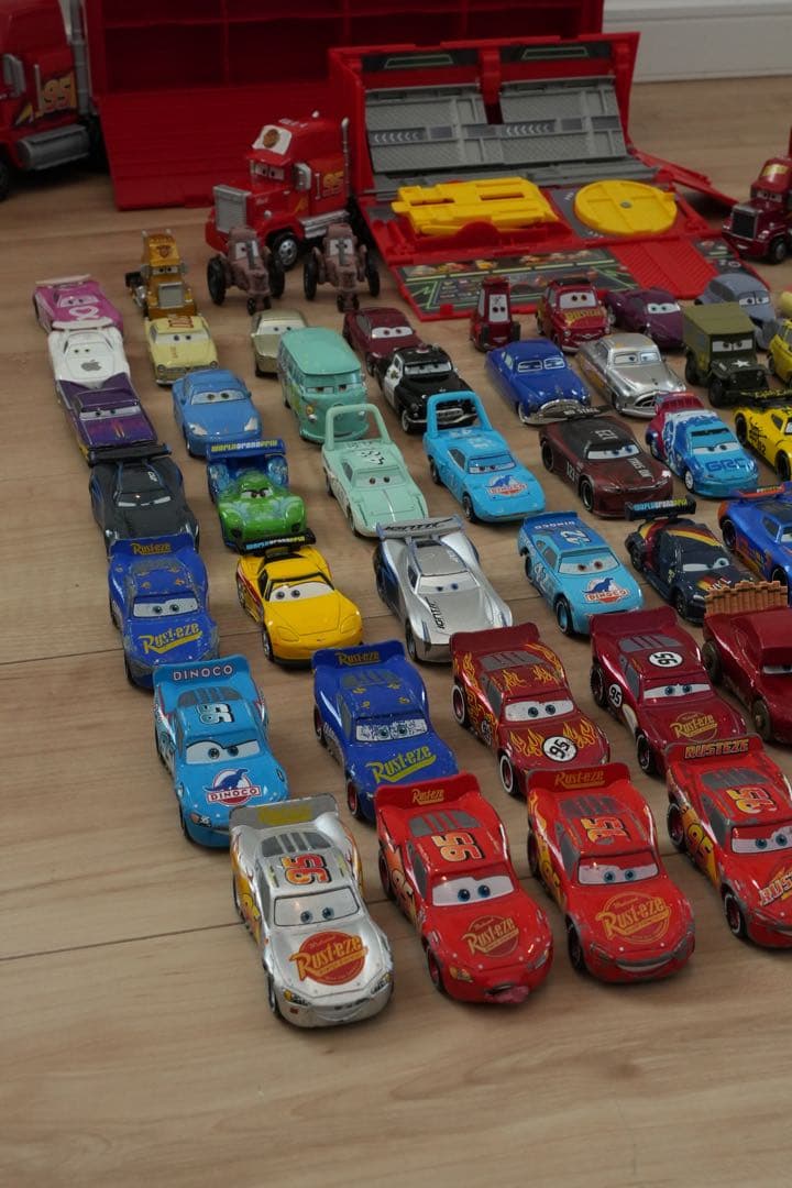 トミカ　カーズ　約60台+マック大型おもちゃ2台