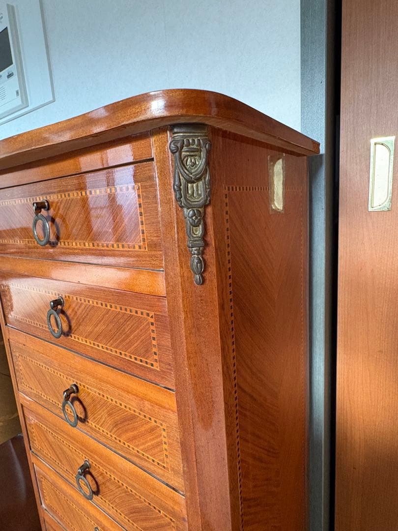 木製ヘリンボーンパターンチェスト