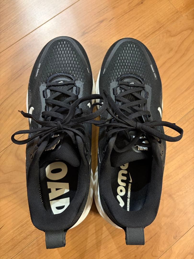 ナイキ　ボメロ18ワイド　27.0cm