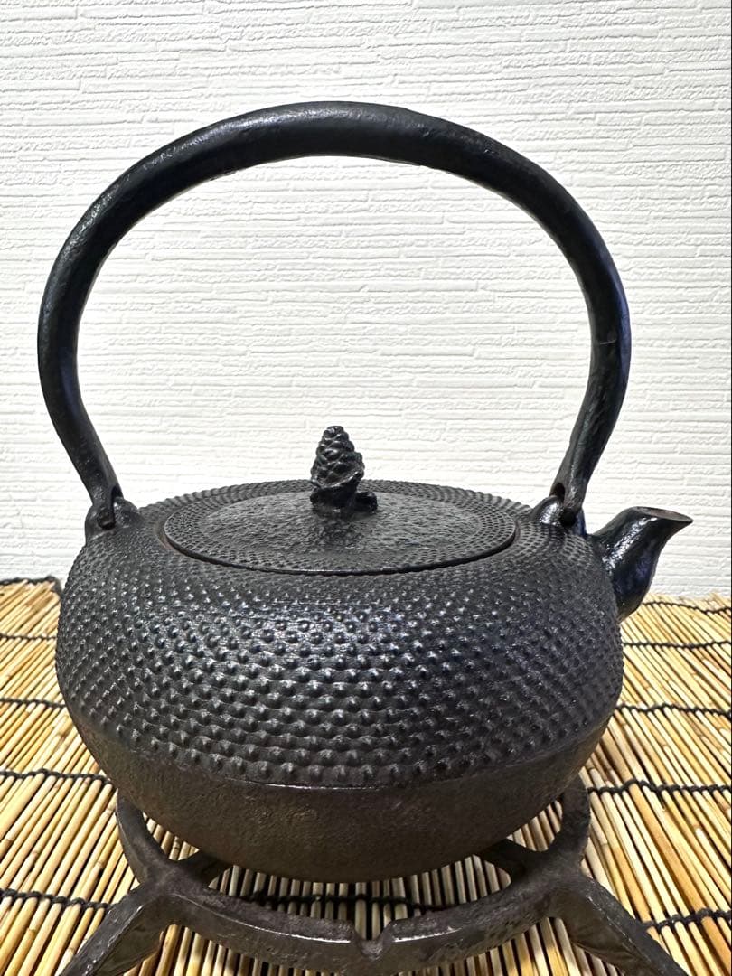 ＵＳＥＤ品 南部岩鋳造 １０型 丸平アラレ 南部鉄瓶　南部鉄器 鉄瓶